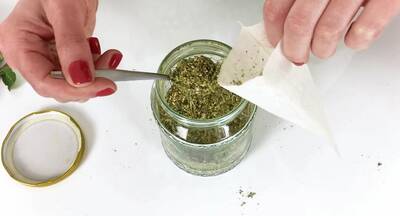 gruinding herbs 3